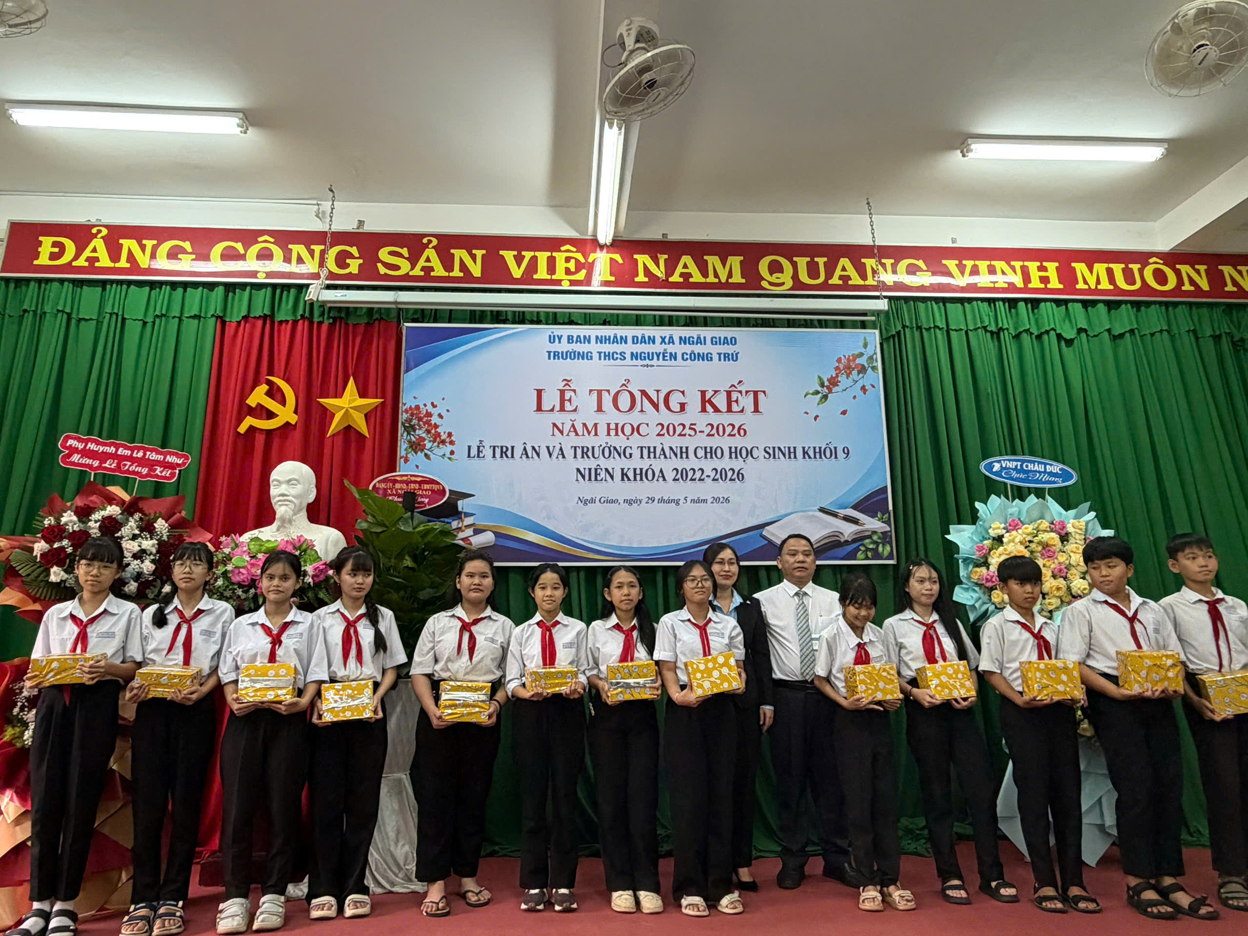 Trao hoc bong Truong Nguyen Cong Tru 2026