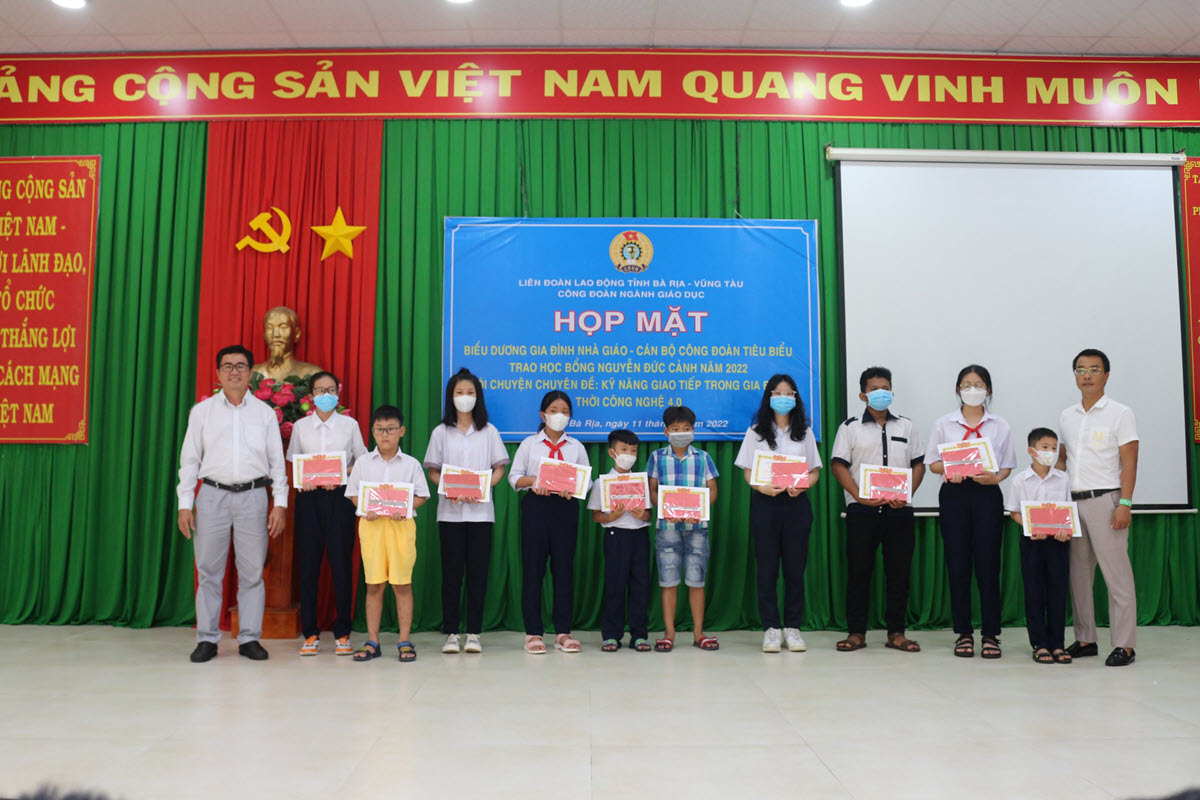 Trao học bổng Nguyễn Đức Cảnh tại TP. Bà Rịa
